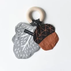 Crinkle Teether | Acorn